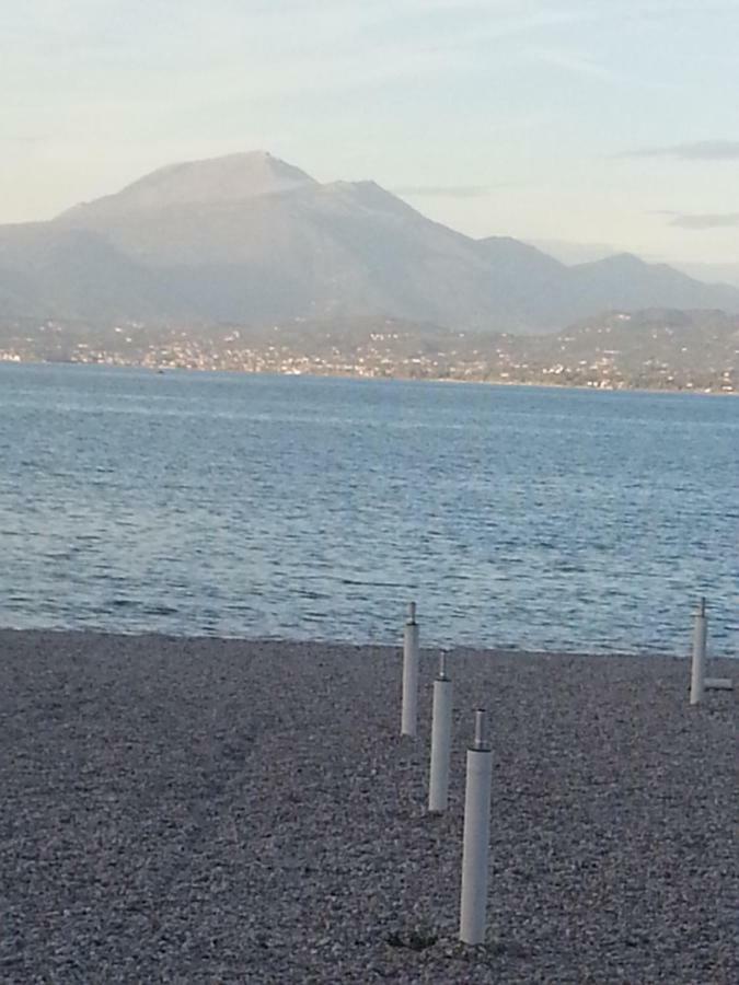 Peschiera Appartamenti Vacanze เปสเคียรา เดล การ์ดา ภายนอก รูปภาพ