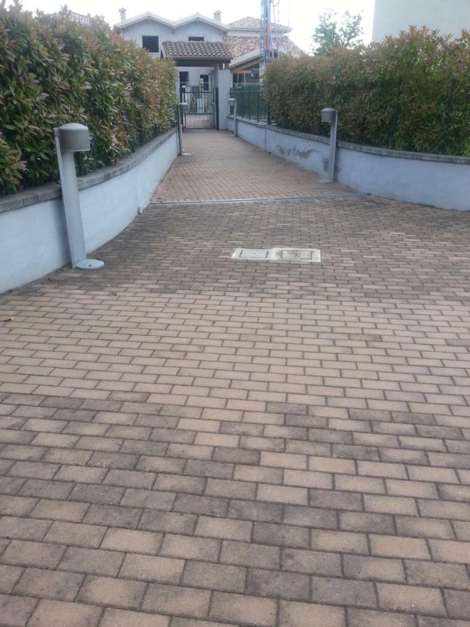 Peschiera Appartamenti Vacanze เปสเคียรา เดล การ์ดา ภายนอก รูปภาพ